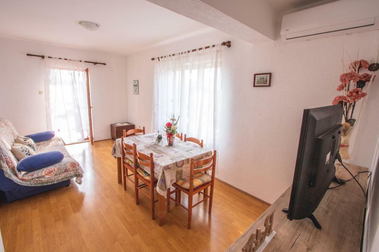 Kristian Apartments โรวีน ภายนอก รูปภาพ